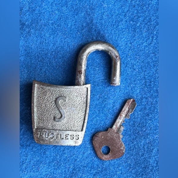 Vintage Slaymaker Rustless  Antique Padlock. Works w/1 key. Rare Patina Steel. - Picture 3 of 8